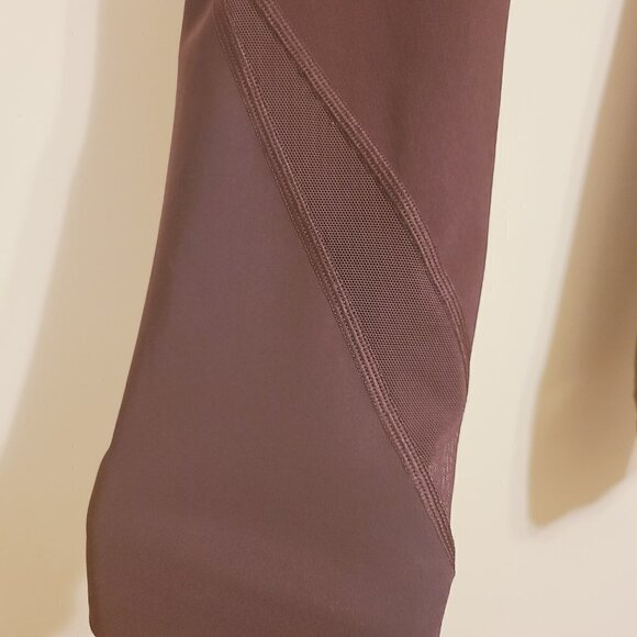 Lululemon | Women's Burgundy/Maroon High Waist Leggings w/ Petal Hems (Size 2) - Picture 4 of 11